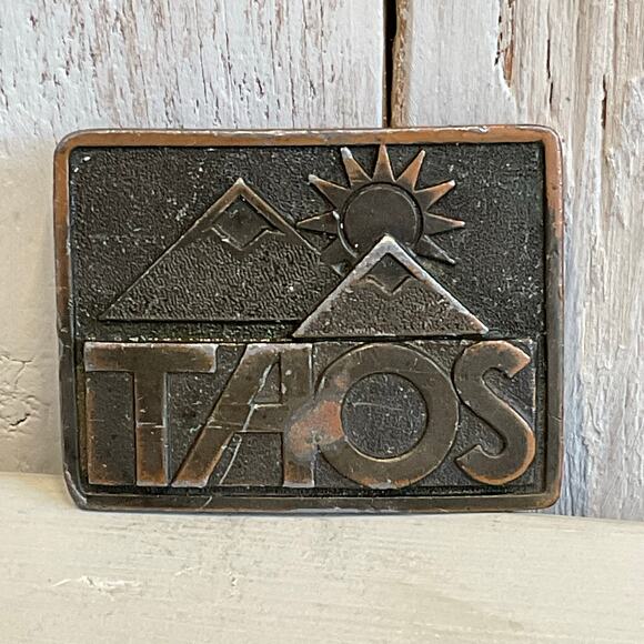 Adez 1975 Taos New Mexico Belt Buckle Aztec Sun Mountains Vintage NO LOOP - Picture 1 of 6